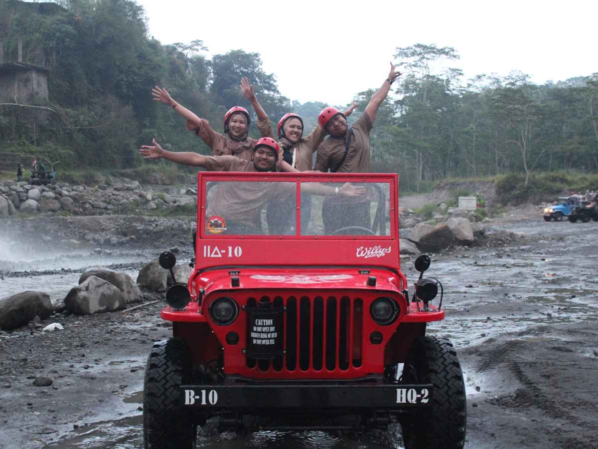 Ilustrasi perbandingan paket Jeep Merapi