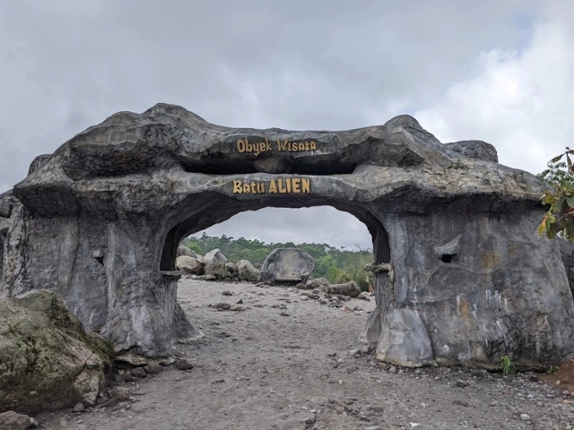 Batu Alien - foto 2