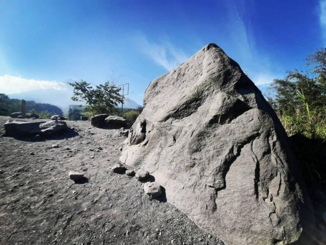 Batu Alien - foto 3